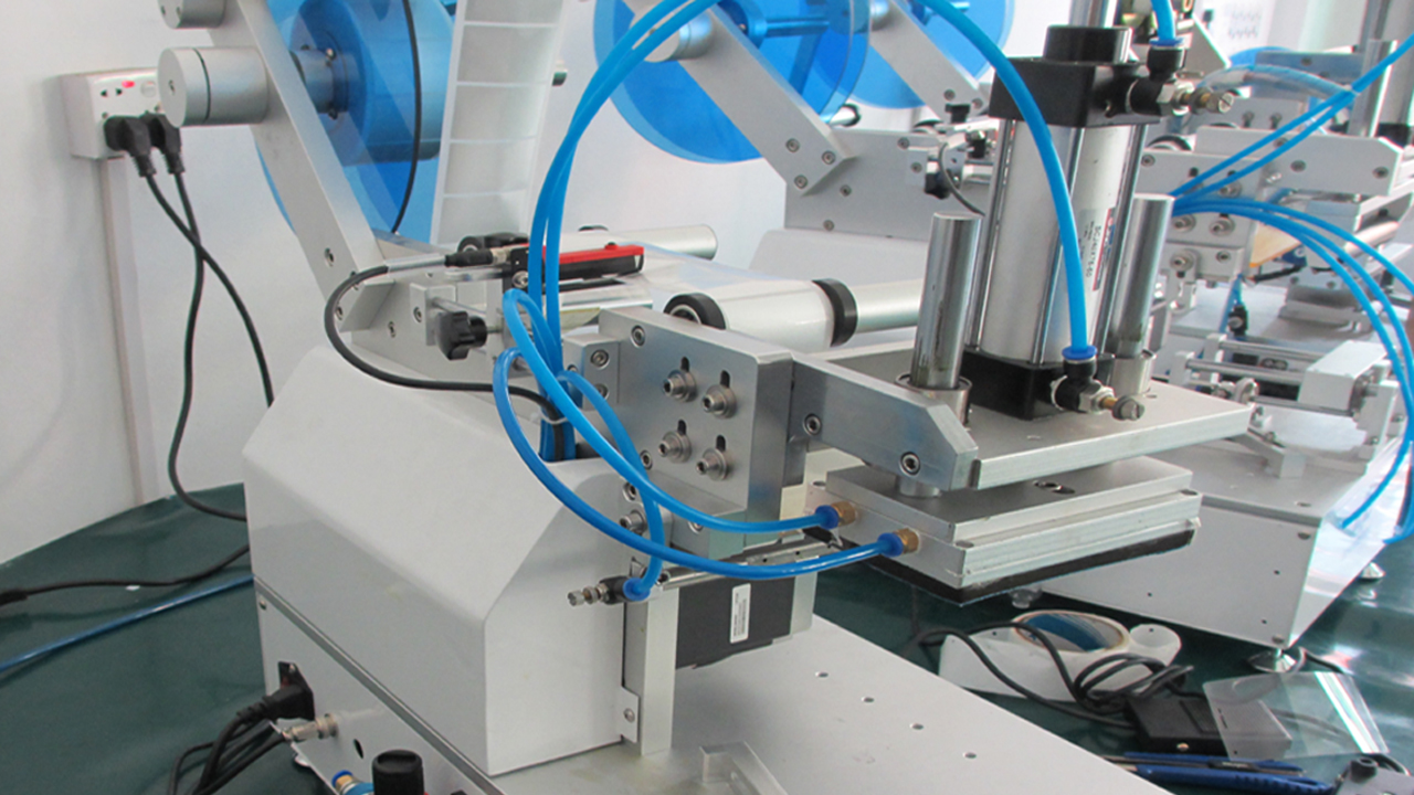 Yastıq Səth üçün Yarı Avtomatik Çantalar Plastik Çanta Etiketleme Maşını