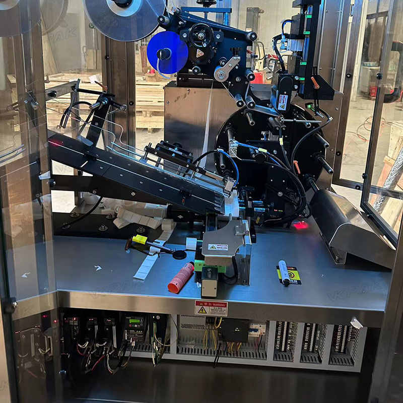 Boru Qidalandırma Sistemi ilə Avtomatik Plastik Yumşaq Boruların Etiketləmə Maşını