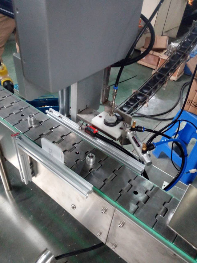 qapaqlar robot qidalandıran şəkillər.jpg