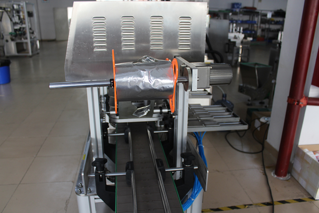 Şüşə qabları möhürləyən maşın (1).JPG