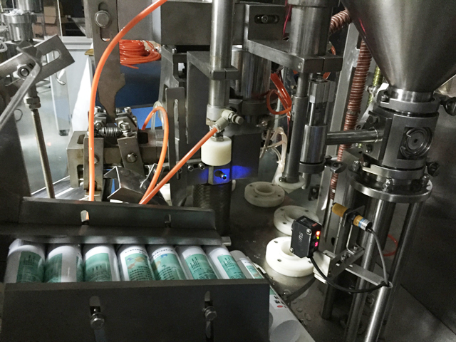 sızdırmazlığı doldurmaq üçün avtomatik boruların qidalanma sistemi.jpg