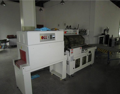 L type sealing shrinkage packing machine L sızdırmazlıq büzülmə qablaşdırma maşını.jpg