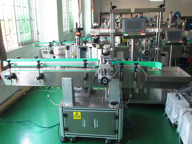labeling machine with positioning system ETİKET ALMA avadanlığı Şüşələri PLC.jpg