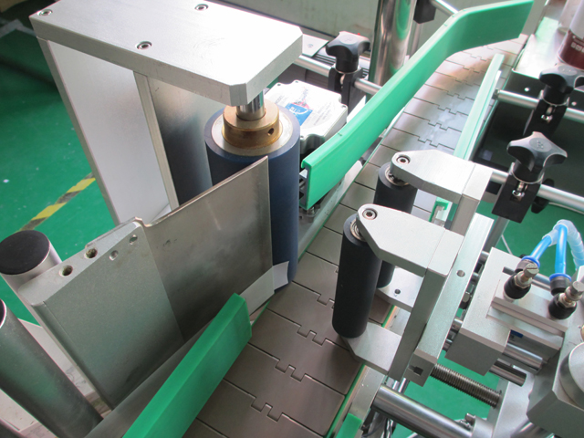 PLC controlling system bottle labeling machine ETİKET ALMA avadanlığı Şüşələri PLC2.jpg