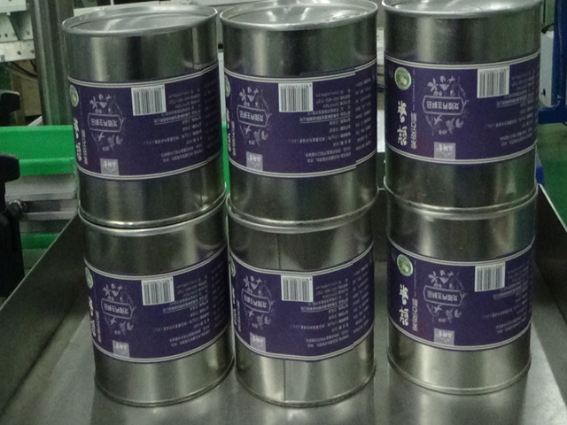 automatic vertical round bottle labeling equipment DƏMİRƏK KANLAR ETİKETTIERMASCHINE.jpg