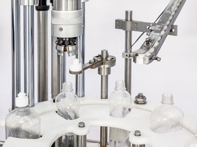 capping head close shot tək qapaq maşınının təfərrüatları.jpg