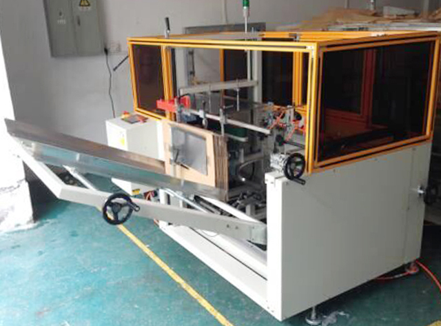 Qoruyucu kamera ilə.jpg