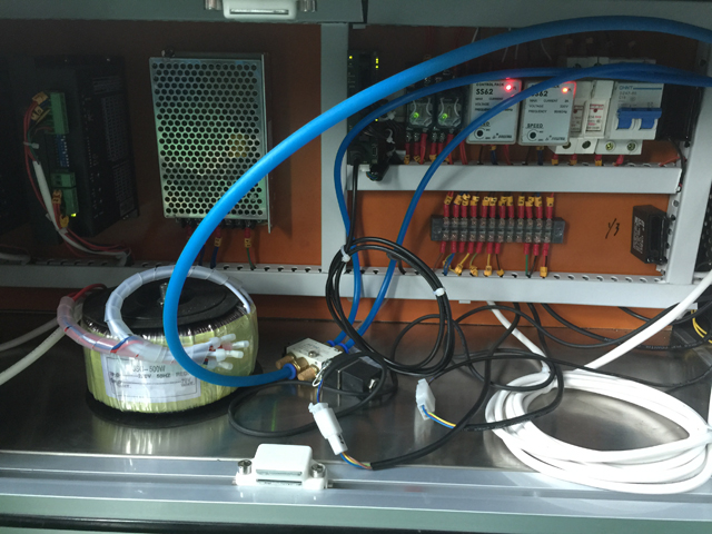 maşınların etiketlənməsi üçün elektrik komponenti.jpg