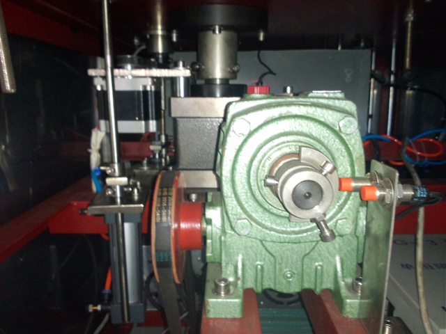 borular doldurucu möhürləyici yarı avtomatik.jpg