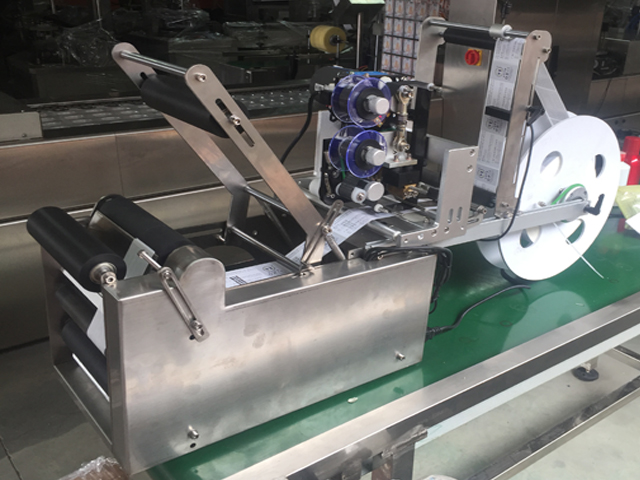 semi automatic bottle labeling equipment şüşə etiketləmə maşını manual.jpg