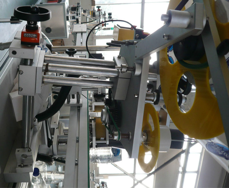 yuxarı aşağı iki tərəfli özünə yapışan etiket yapışdıran maşın