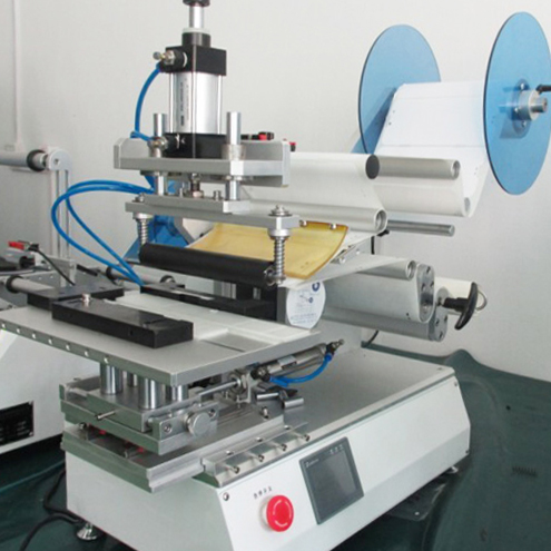 rolling labeling machine for plane surface objects yarı avtomatik yayma etiketləmə maşınları.