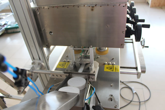 qaldırıcı (1) ilə qapaq maşını.JPG