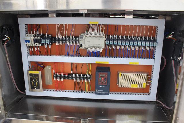 üfüqi etiketləmə maşını faktiki şəkil.jpg