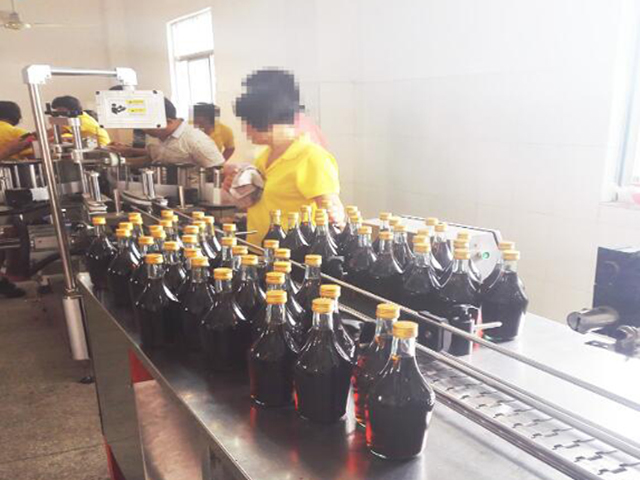 Fabrikada işləyən maşınlar.jpg