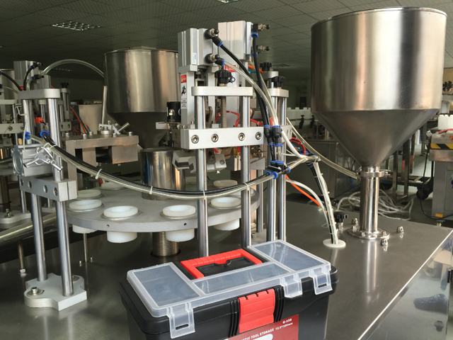 boruları sıra ilə dolduran möhürləyici.jpg