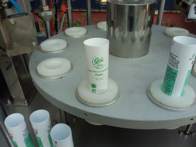 tubes for filling sealing cream.jpg üçün borular doldurucu möhürləyici