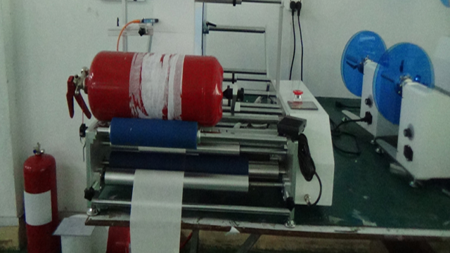 yanğınsöndürmə məhsulları üçün etiketləmə avadanlığı.