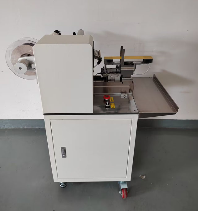 it qidası qablaşdırma etiketçisi (5).jpg