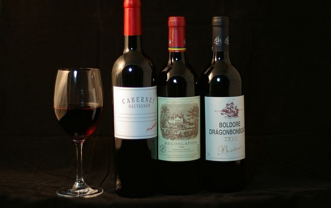 bottles glass for red wine şüşə şüşə şərab.jpg