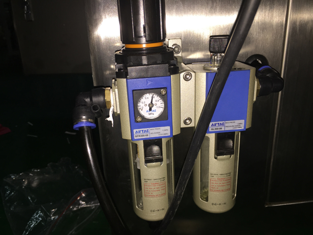 möhürləmə maşınının doldurulması üçün pnevmatik hissə.jpg