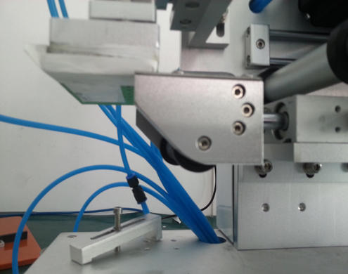 semi automatic flat bottles labeling equipment PLC qabaqcıl (2).jpg ilə düz etiketləmə maşını