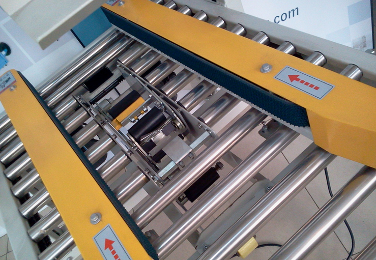 karton mühürleme maşın yarı auto.jpg üçün yaxın shot