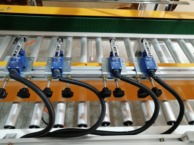 yapışqan sprey keçid.jpg