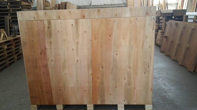 taxta qutuda karton möhürləyici.jpg